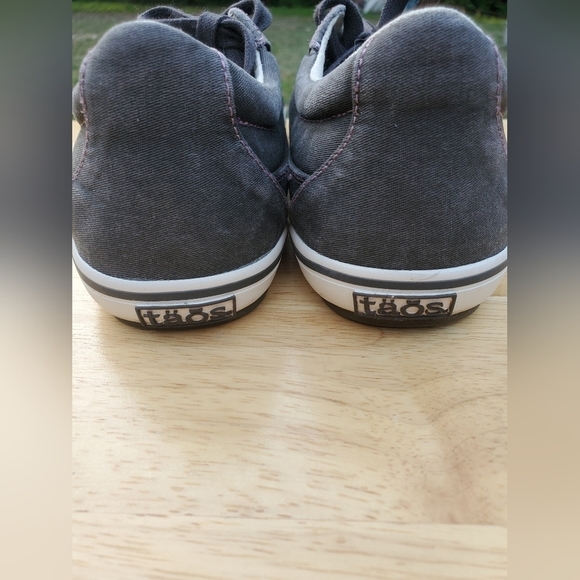 TAOS Women's Size 7 Gray Moc Star Sneaker Indigo Distressed Canvas GUC. - Picture 4 of 12